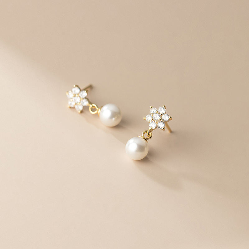 Flower Pearl Stud Earrings